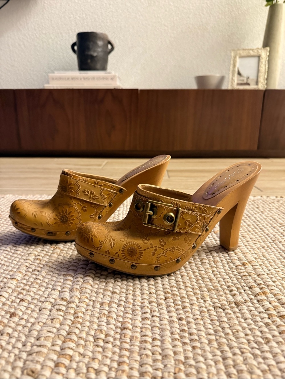 Vintage 2000s Y2K BCBGirls Floral Tooled Leather Buckle Clog Mules (Size 9.5M)